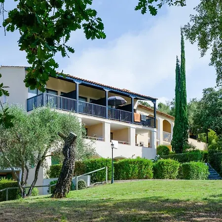 Pierre & Les Parcs De Aparthotel