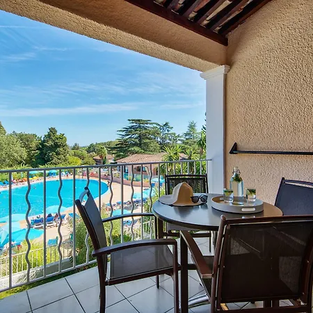 Aparthotel Pierre & Les Parcs De 3*