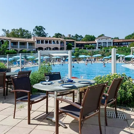 Aparthotel Pierre & Les Parcs De 3*