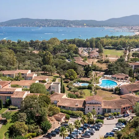 Pierre & Les Parcs De Aparthotel 3*