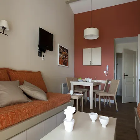 Pierre & Les Parcs De Aparthotel 3*